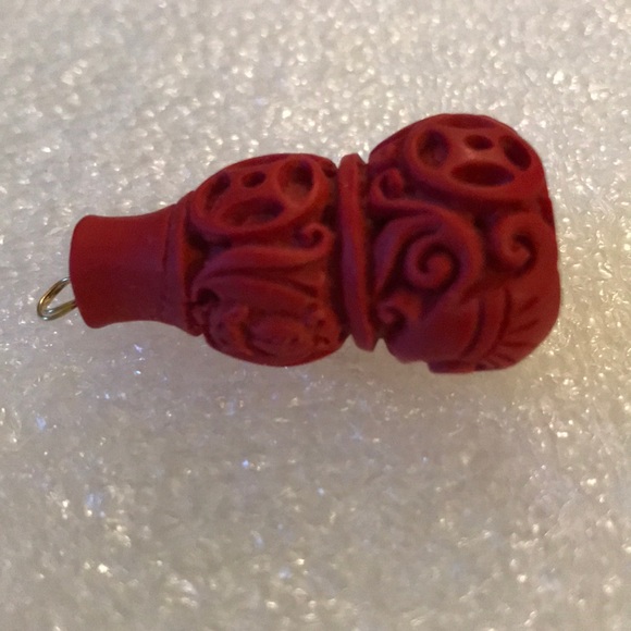 Vintage engraved cinnabar pendent - Picture 2 of 4
